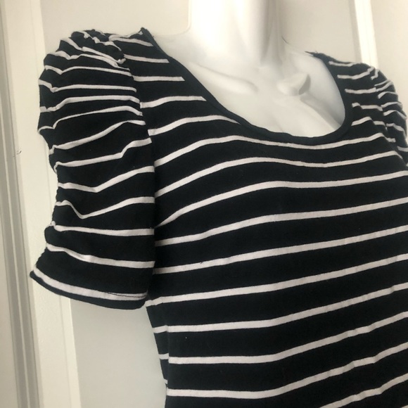 F21 B&W w/ gathered 3/4 length puffy sleeve size S - Picture 2 of 4